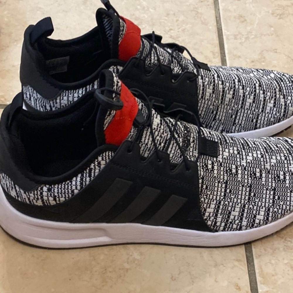 Men’s size 10.5 Adidas sneaker